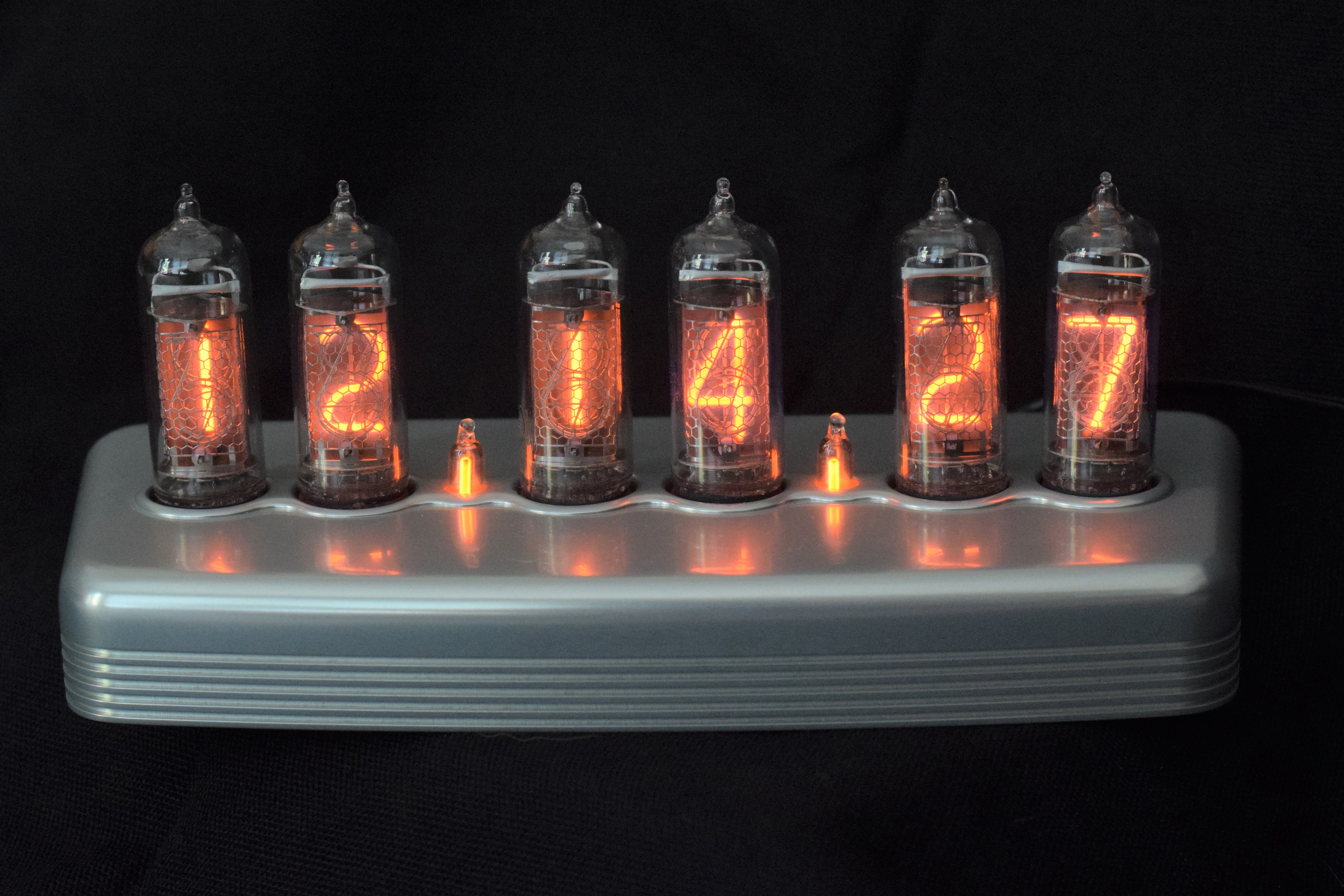 REAL NIXIE Nixie Clock in polished anodized billet aluminum enclosure IN14 tubes 
